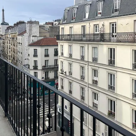 Cozy Bright Cocoon With View Of The Eiffel Tower *